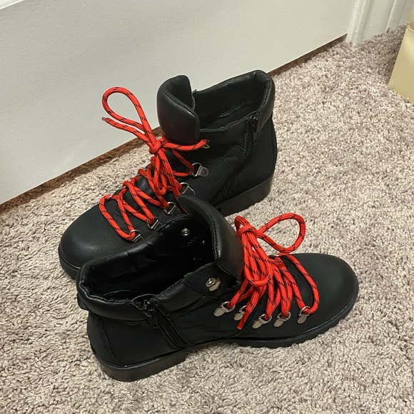 Black booties from Steve Madden - Picture 3 of 8